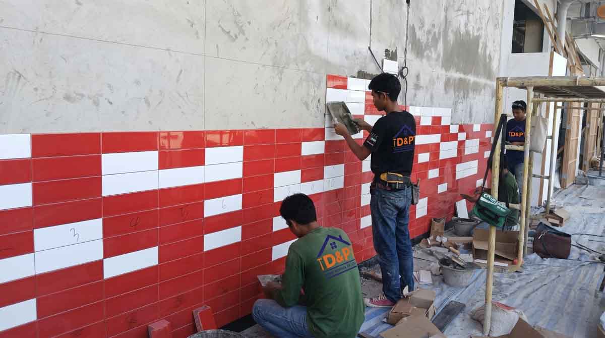 ช่างซ่อมบ้าน_รับเหมา_ปูกระเบื้องผนัง